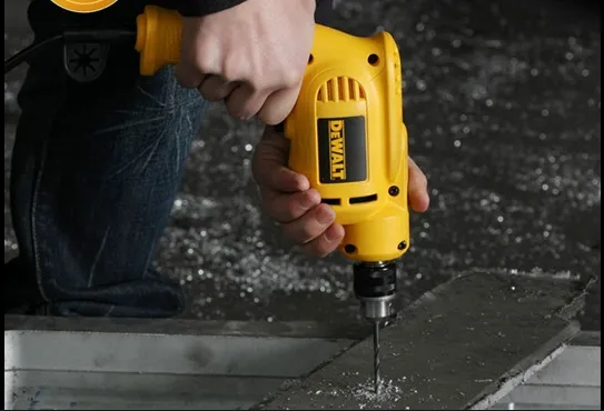 Máy khoan sắt cầm tay Dewalt DWD010-B1 Công suất 380W, khoan sắt 6.5mm, khoan gỗ 15mm