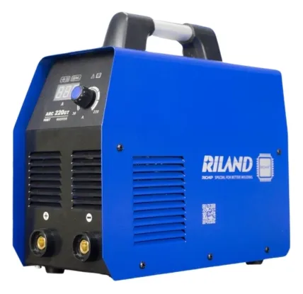 Máy hàn que Riland ARC 220GT sử dụng que hàn 2.5mm - 4.0mm, chống dính que và mồi lửa nhanh
