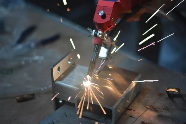 Khám Phá Tính Linh Hoạt Của Máy Hàn Laser Trong Gia Công Kim Loại