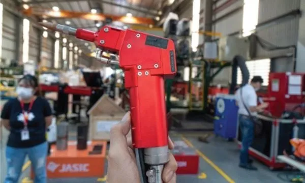 Máy hàn laser Weldcom LW2000M hàn đẹp trên thép carbon, inox, nhôm, đồng, hợp kim có độ dày 0.5 - 6mm