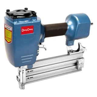 Súng bắn đinh bê tông DongCheng D02-ST64C Làm bằng chất liệu chịu lực tốt, chống biến dạng khi bị tác động mạnh